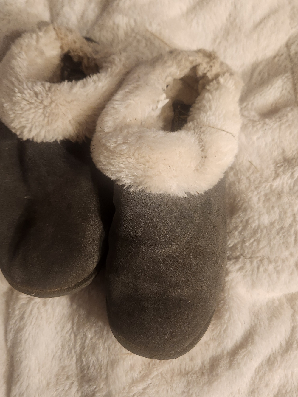 Natural Reflections Gray Faux-Shearling Cuffed Women's Slippers 7 Euc